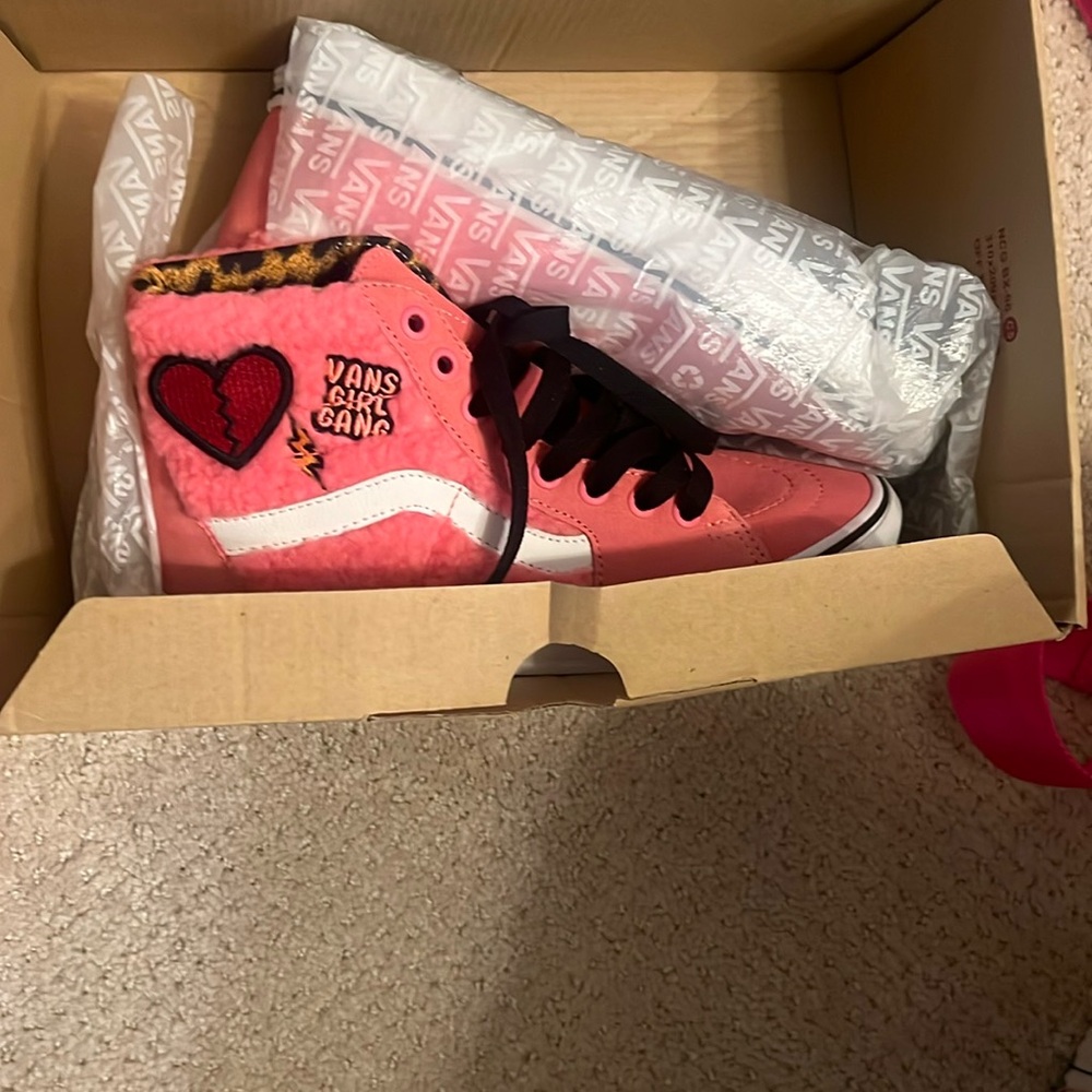 BNIB!!! Vans Sk8-Hi (Sherpa) Pink Lemonade